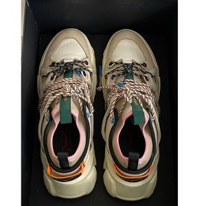 MCQ by Alexander Mcqueen
Off-White Orbyt Sneakers